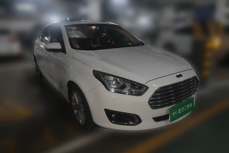 Used Ford Escort 2015 1.5L Automatic Comfort Edition Front Right 45 Deg