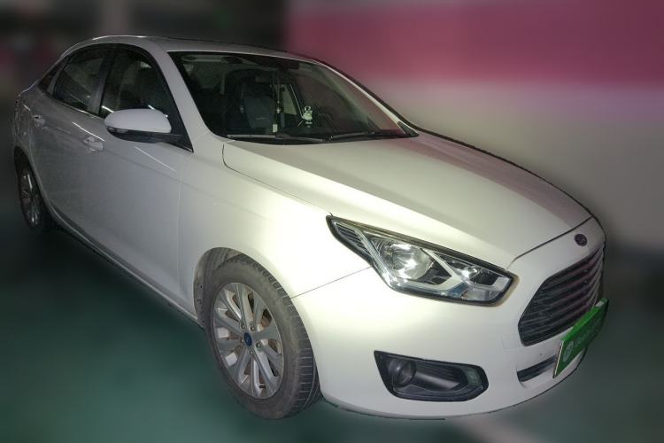 Used Ford Escort 2015 1.5L Automatic Fashion Model Front Right 45 Deg