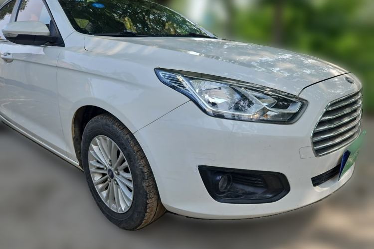 Used Ford Escort 2015 1.5L Automatic Comfort Edition Front Right 45 Deg