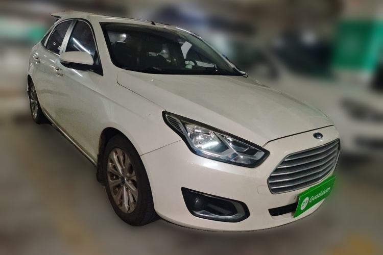 Used Ford Escort 2015 1.5L Automatic Fashion Model Front Right 45 Deg