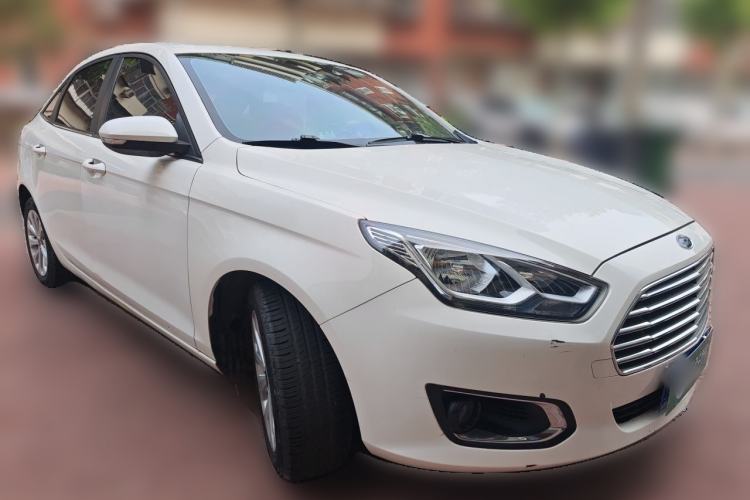 Used Ford Escort 2015 1.5L Automatic Fashion Model Front Right 45 Deg