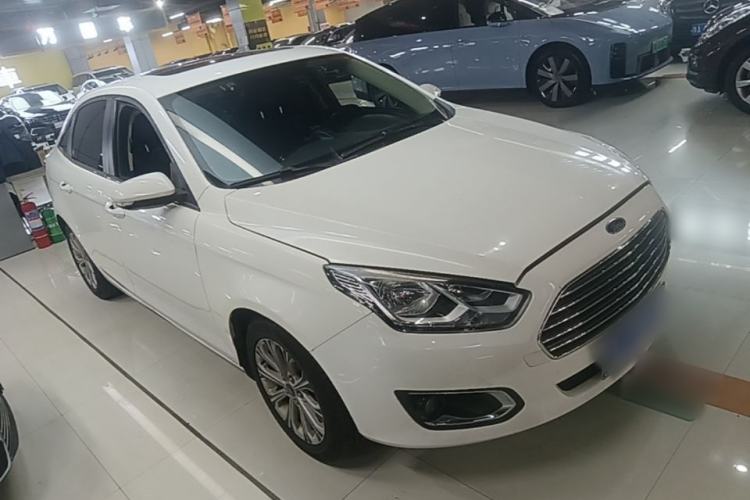 Used Ford Escort 2015 1.5L Automatic Fashion Model Front Right 45 Deg