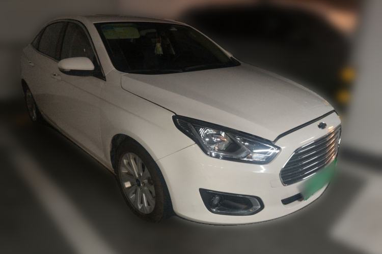 Used Ford Escort 2015 1.5L Automatic Fashion Model Front Right 45 Deg