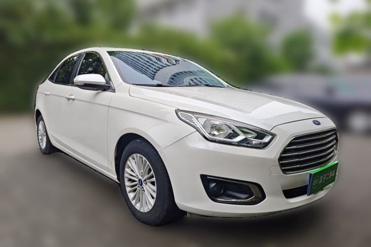 Used Ford Escort 2015 1.5L Manual Comfort Model Front Right 45 Deg