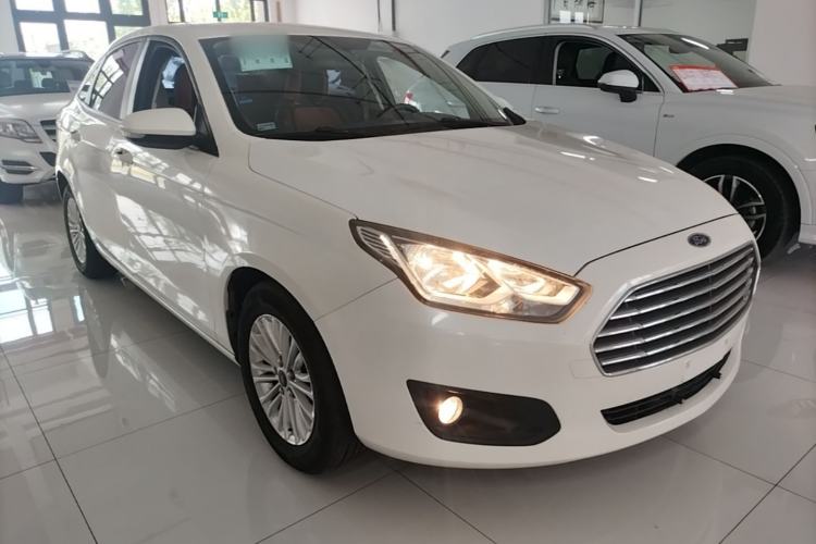Used Ford Escort 2015 1.5L Automatic Comfort Edition Front Right 45 Deg