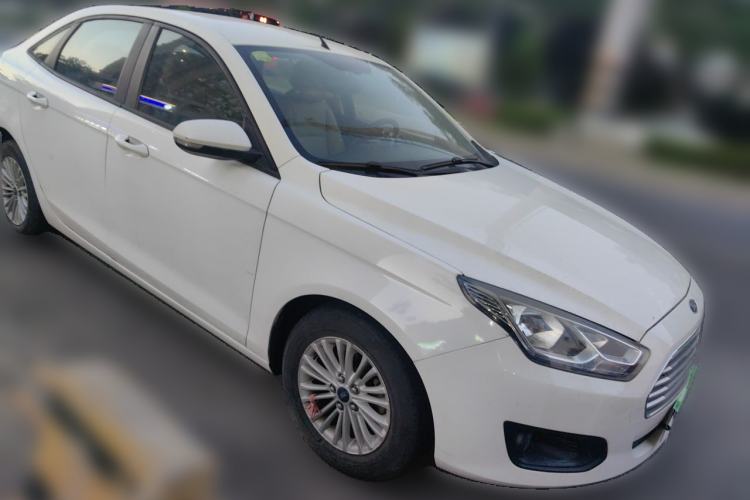 Used Ford Escort 2015 1.5L Manual Comfort Model Front Right 45 Deg