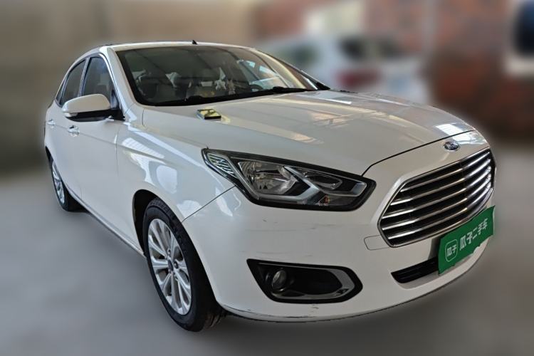 Used Ford Escort 2015 1.5L Automatic Fashion Model Front Right 45 Deg