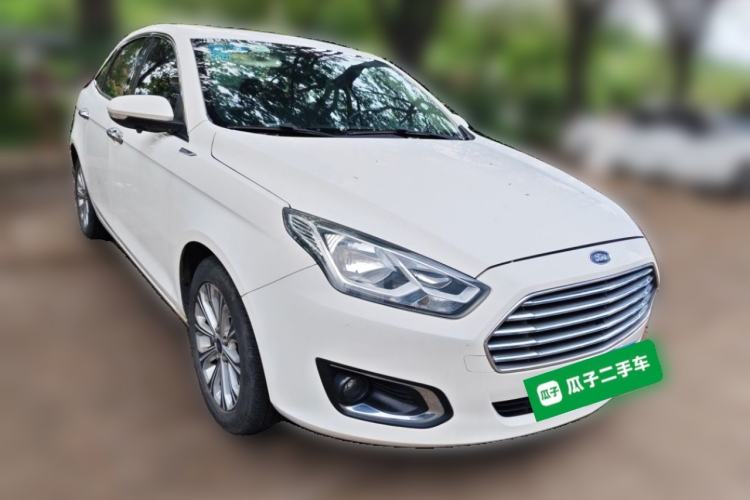Used Ford Escort 2015 1.5L Automatic Fashion Model Front Right 45 Deg