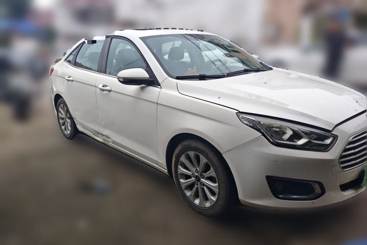 Used Ford Escort 2015 1.5L Automatic Fashion Model Front Right 45 Deg
