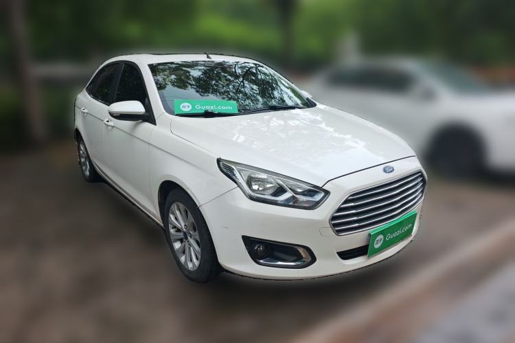 Used Ford Escort 2015 1.5L Manual Fashion Edition Front Right 45 Deg