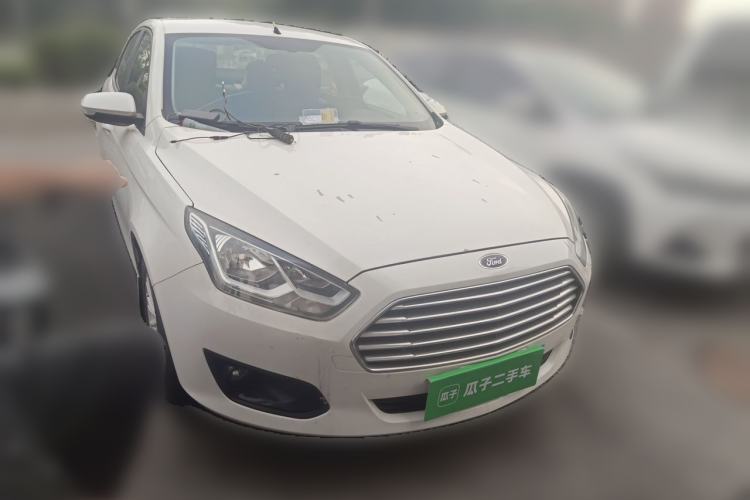 Used Ford Escort 2015 1.5L Automatic Comfort Edition Front Right 45 Deg