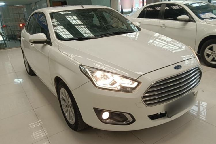 Used Ford Escort 2015 1.5L Automatic Fashion Model Front Right 45 Deg