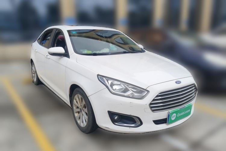 Used Ford Escort 2015 1.5L Manual Fashion Edition Front Right 45 Deg