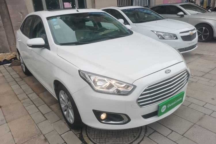 Used Ford Escort 2015 1.5L Automatic Fashion Model Front Right 45 Deg