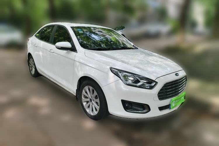 Used Ford Escort 2015 1.5L Automatic Fashion Model Front Right 45 Deg