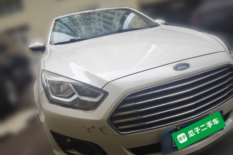 Used Ford Escort 2015 1.5L Automatic Fashion Model Front Right 45 Deg
