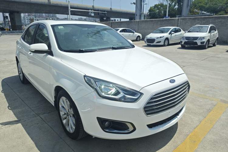 Used Ford Escort 2015 1.5L Automatic Fashion Model Front Right 45 Deg