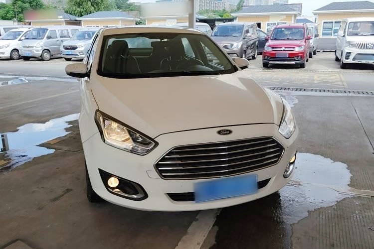 Used Ford Escort 2015 1.5L Automatic Fashion Model Front Right 45 Deg