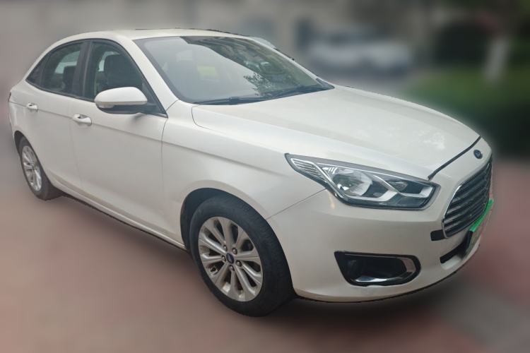 Used Ford Escort 2015 1.5L Automatic Fashion Model Front Right 45 Deg