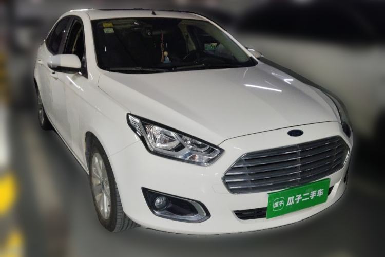 Used Ford Escort 2015 1.5L Automatic Fashion Model Front Right 45 Deg