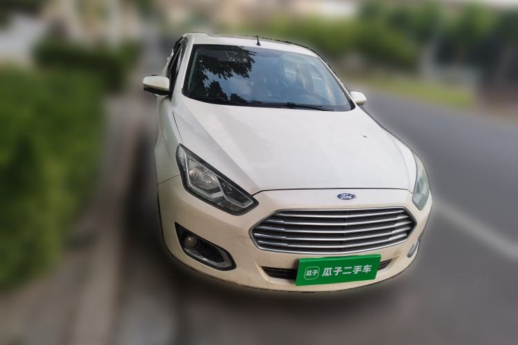 Used Ford Escort 2015 1.5L Automatic Fashion Model Front Right 45 Deg