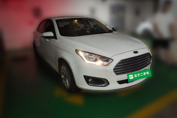Used Ford Escort 2015 1.5L Automatic Fashion Model Front Right 45 Deg