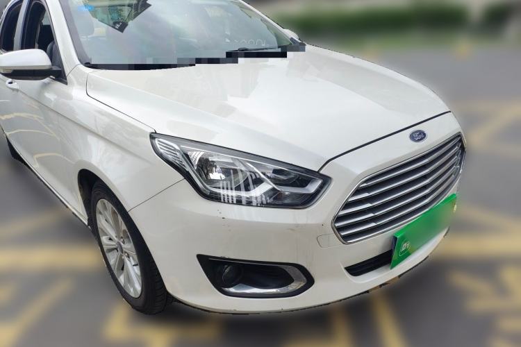 Used Ford Escort 2015 1.5L Automatic Fashion Model Front Right 45 Deg