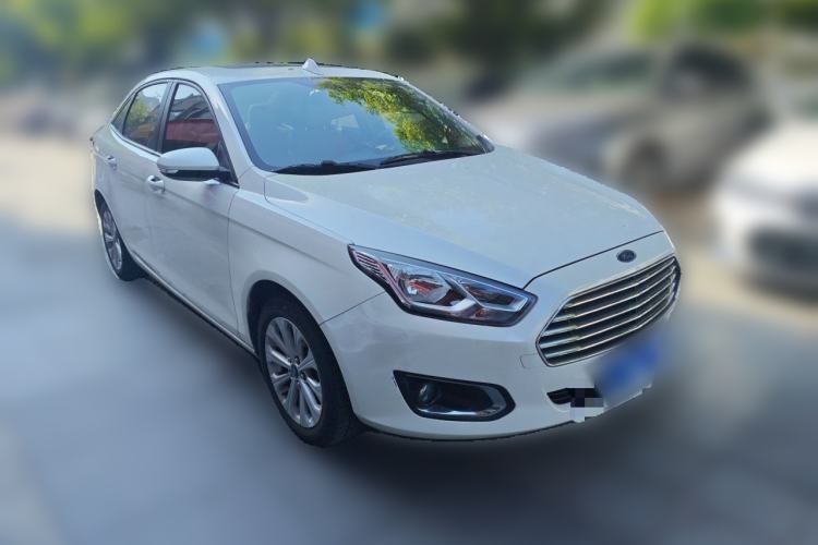 Used Ford Escort 2015 1.5L Automatic Fashion Model Front Right 45 Deg