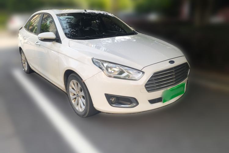 Used Ford Escort 2015 1.5L Automatic Fashion Model Front Right 45 Deg
