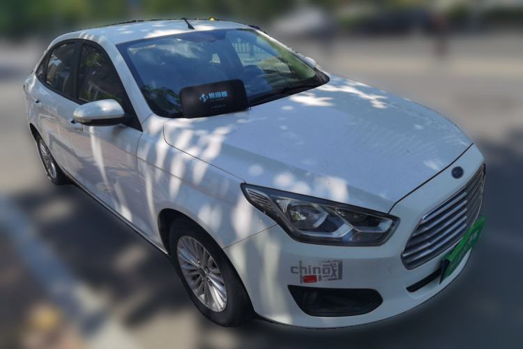 Used Ford Escort 2015 1.5L Manual Comfort Model Front Right 45 Deg