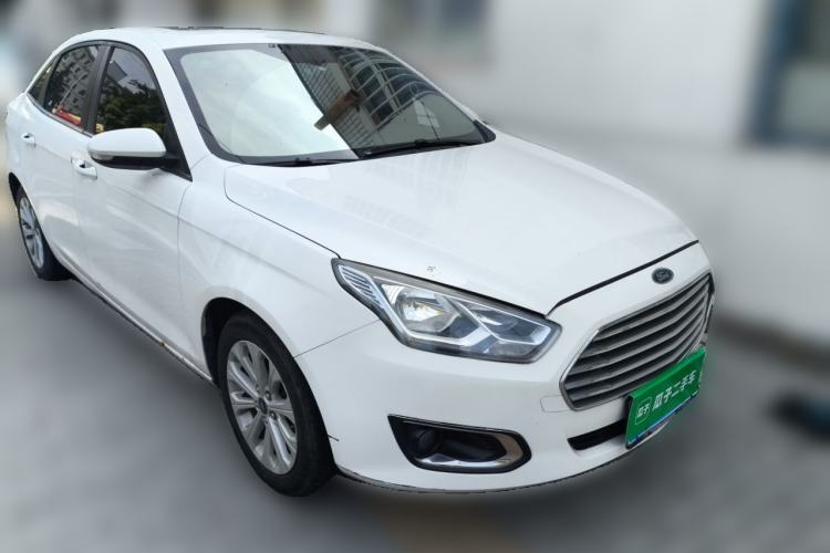 Used Ford Escort 2015 1.5L Automatic Fashion Model Front Right 45 Deg
