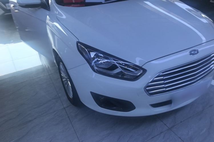 Used Ford Escort 2015 1.5L Automatic Comfort Edition Front Right 45 Deg