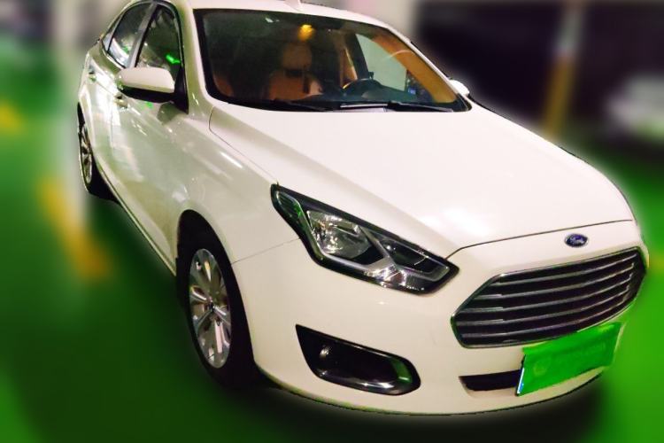 Used Ford Escort 2015 1.5L Automatic Fashion Model Front Right 45 Deg