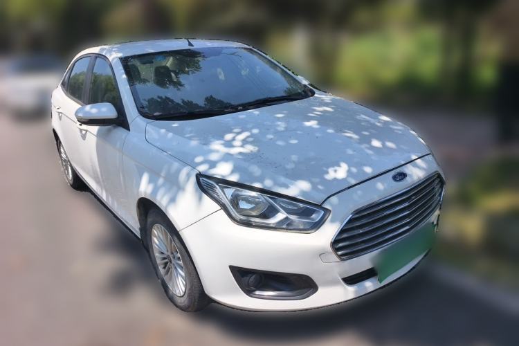 Used Ford Escort 2015 1.5L Manual Comfort Model Front Right 45 Deg