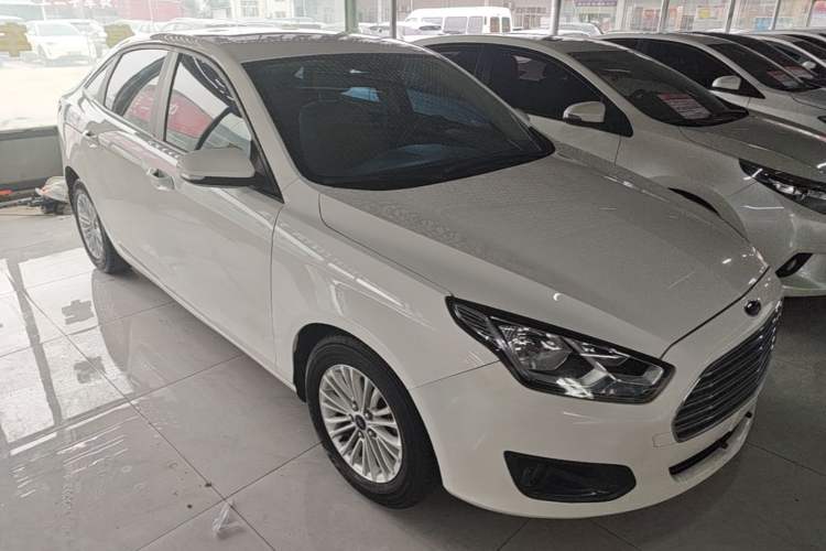 Used Ford Escort 2015 1.5L Manual Comfort Model Front Right 45 Deg