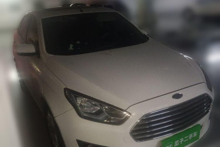 Used Ford Escort 2015 1.5L Automatic Fashion Model Front Right 45 Deg