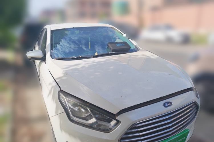 Used Ford Escort 2015 1.5L Manual Comfort Model Front Right 45 Deg
