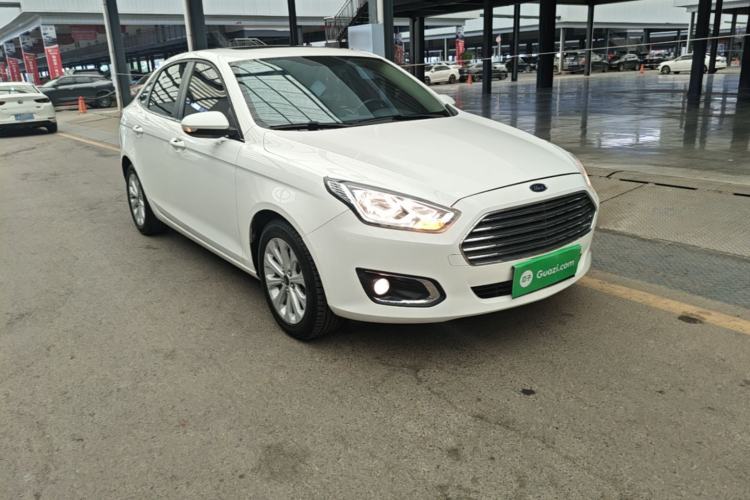 Used Ford Escort 2015 1.5L Automatic Fashion Model Front Right 45 Deg