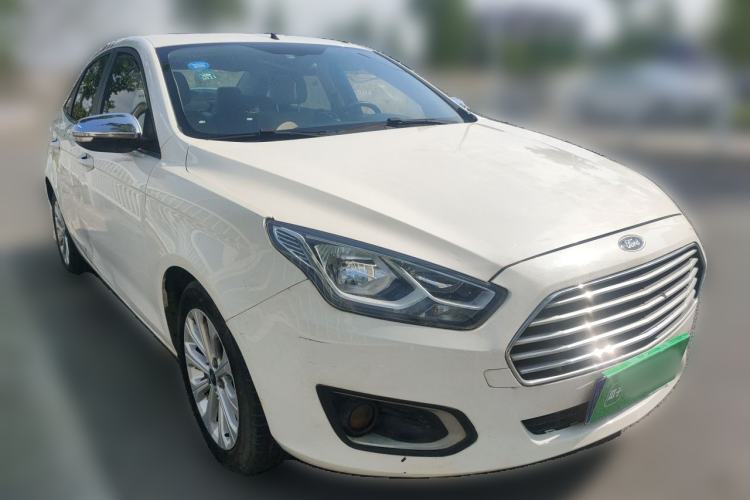 Used Ford Escort 2015 1.5L Manual Fashion Edition Front Right 45 Deg