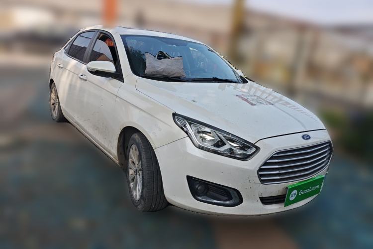 Used Ford Escort 2015 1.5L Automatic Fashion Model Front Right 45 Deg