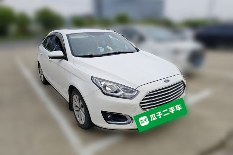 Used Ford Escort 2015 1.5L Manual Fashion Edition Front Right 45 Deg