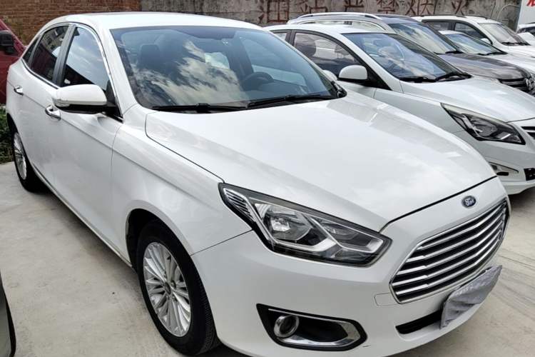 Used Ford Escort 2015 1.5L Manual Comfort Model Front Right 45 Deg