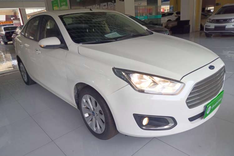Used Ford Escort 2015 1.5L Automatic Fashion Model Front Right 45 Deg