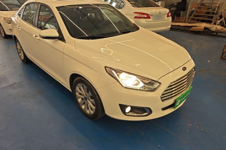 Used Ford Escort 2015 1.5L Automatic Fashion Model Front Right 45 Deg