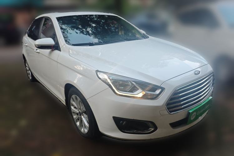 Used Ford Escort 2015 1.5L Manual Fashion Edition Front Right 45 Deg