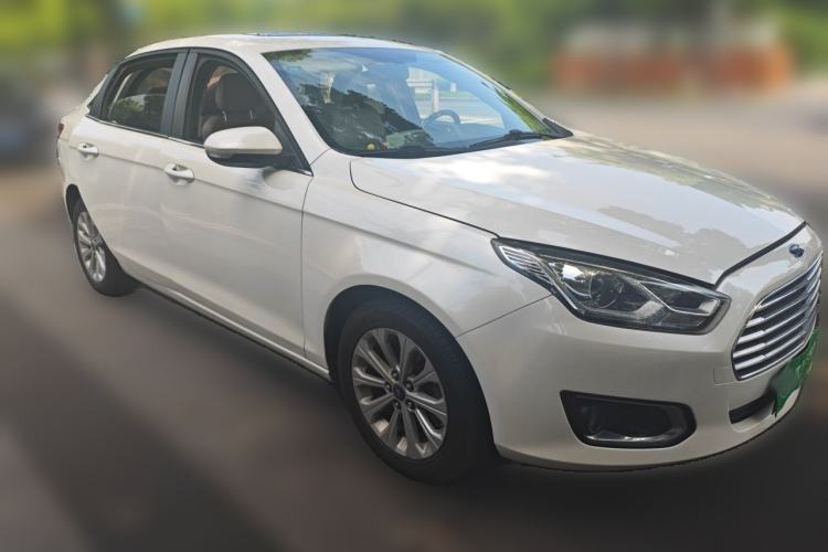 Used Ford Escort 2015 1.5L Automatic Fashion Model Front Right 45 Deg