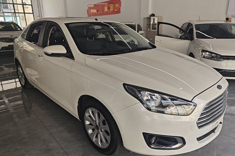 Used Ford Escort 2015 1.5L Automatic Fashion Model Front Right 45 Deg