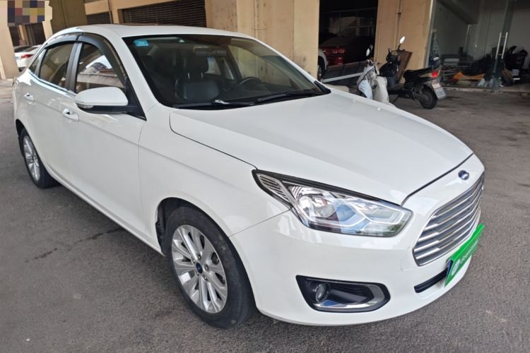 Used Ford Escort 2015 1.5L Manual Fashion Edition Front Right 45 Deg