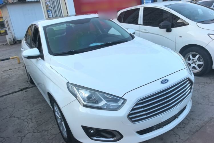 Used Ford Escort 2015 1.5L Automatic Fashion Model Front Right 45 Deg
