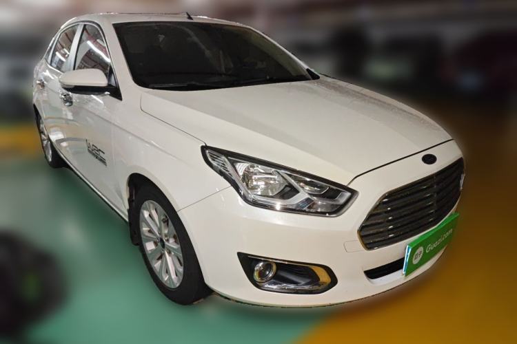 Used Ford Escort 2015 1.5L Manual Fashion Edition Front Right 45 Deg